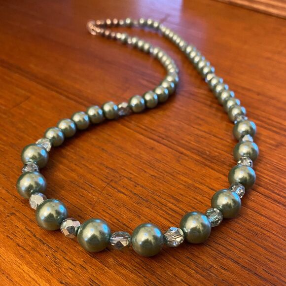 Vintage Sea Foam Mint Green Bead Crystal Necklace with Magnetic Closure - Picture 2 of 8